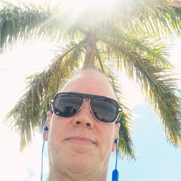 Meet your Posher, Hugh - Picture 3 of 3